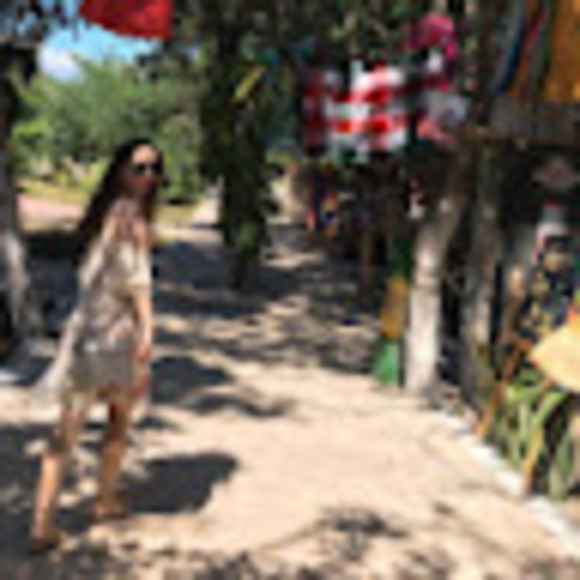 Meet your Posher, Mia - Picture 1 of 1